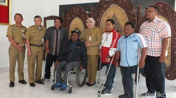 Sutrisno dan Gunari Eko Jarot, dua atlet Indonesia di Asian Para Games 2018, diharapkan bisa mengikuti kesuksesan Aries Spiderwoman Susanti Rahayu (Foto: Akrom Hazami/detikSport) Sutrisno dan Gunari Eko Jarot, dua atlet Indonesia di Asian Para Games 2018, diharapkan bisa mengikuti kesuksesan Aries Spiderwoman Susanti Rahayu (Foto: Akrom Hazami/detikSport)