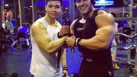 Sebagian besar olahraganya ia lakukan di gym. (Instagram @himawan_h)