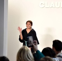 Hanya memakai model Asia, desainer pendatang baru itu pun mengukir sejarah karena ini belum pernah terjadi sejak NYFW digelar pertama kalinya pada 1943. Sebuah kemajuan besar dari NYFW dalam merayakan keberagaman di industri mode Amerika Serikat dan global. (Foto: Frazer Harrison/Getty Images)