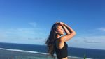 Pantai dan Si Cantik Aurora Ribero