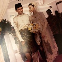 Dari salah satu foto yang diunggahnya ke media sosial, Rika menuliskan tanggal pernikahannya dengan Yusril Ihza Mahendra pada keterangan foto. Keduanya menikah pada 16 September 2006. Foto: Twitter
