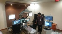 Di simulator kokpit dipastikan sangat akurat dan dapat diproduksi kondisi cuaca terburuk. Juga tempat terbaik untuk berlatih dalam situasi CAT III (jarak terbang pesawat terendah dengan tanah) hingga mengetahui batas dan kemampuan pesawat (Masaul/detikTravel)