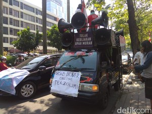 Ratusan Pengemudi Transportasi Online Serbu Kantor Grab