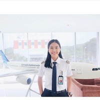 Wanita kelahiran Jakarta ini mantap meniti karier sebagai pilot, yakni profesi yang banyak didominasi oleh pria. Foto: Instagram