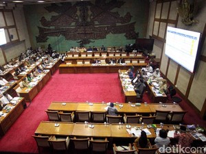Komisi XI Minta Sri Mulyani Ubah Asumsi Rupiah di 2019