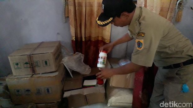 Densus 88 Tangkap Sales Obat Pertanian di Brebes