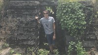 Braison berkunjung ke Fort Negley, sebuah benteng di kota kelahirannya. Benteng ini dibangun pada masa Perang Saudara Amerika Serikat (braisonccyrus/Instagram)