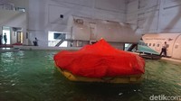 Kapten pesawat atau pilot adala orang terakhir yang boleh keluar pesawat setelah memastikan semua penumpangnya aman (Masaul/detikTravel)