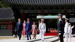 Momen Jokowi Disambut Bak Raja Korea di Istana Changdeokgung
