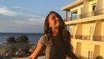 Pantai dan Si Cantik Aurora Ribero