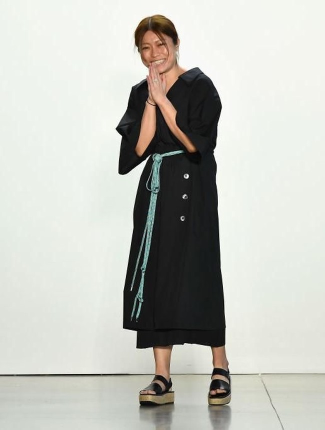 Claudia tak merinci negara-negara asal para modelnya. Namun, model berwajah oriental mendominasi fashion show tersebut. Kami (wanita Asia) memiliki kepribadian yang berbeda satu sama lain. Ada yang suka musik punk, ada juga yang mendengarkan hip-hop, kata dia seperti dikutip Yahoo Lifestyle. (Foto: Frazer Harrison/Getty Images)