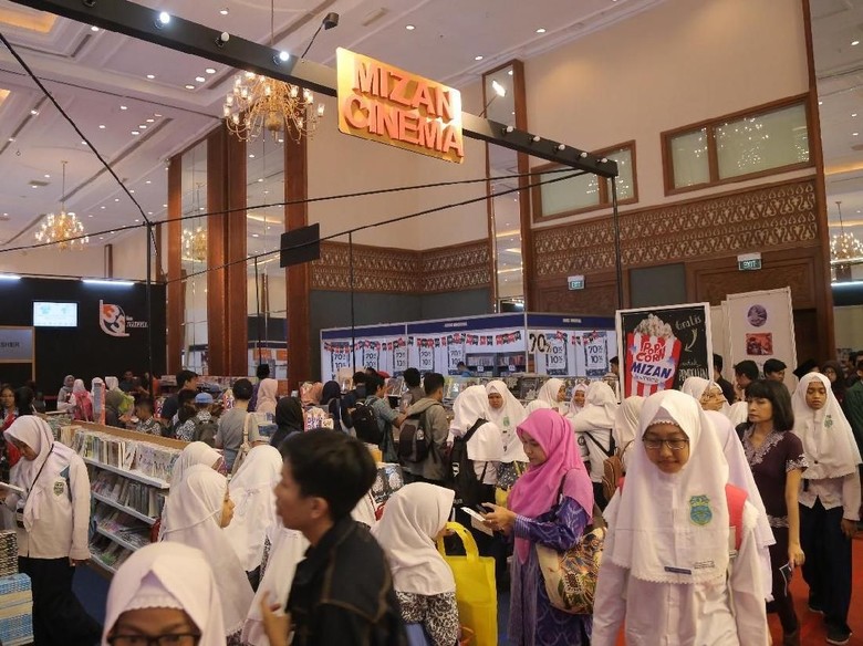 Serbu Buku Diskon 80% di Zona Kalap IIBF 2018 Serbu Buku Diskon 80% di Zona Kalap IIBF 2018