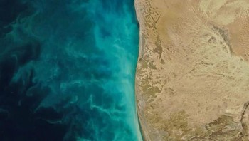 Seperti di Laut Tasman, sedimen yang tertahan juga bisa memunculkan aurora bawah laut di Laut Kaspia. Foto: NASA