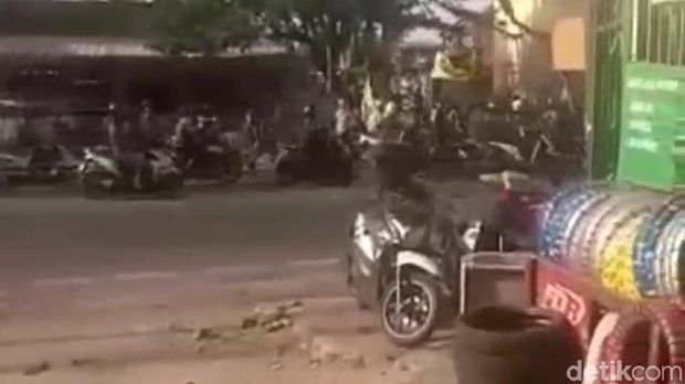 Bentrok Ormas di Jaksel, Sejumlah Motor Dirusak
