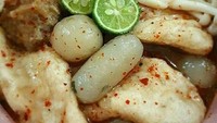 Sama seperti cilok, baso aci juga teksturnya kenyal. Ternyata camilan ini juga cocok ditambah jamur. Foto : instagram @bocibasoaci