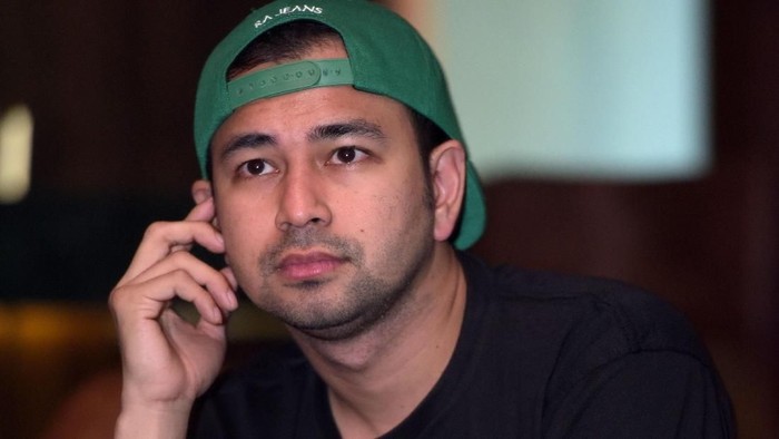 Deretan tokoh seperti Raffi Ahmad dan Jokowi yang hobi pelihara burung. Foto: Noel/detikHOT Deretan tokoh seperti Raffi Ahmad dan Jokowi yang hobi pelihara burung. Foto: Noel/detikHOT