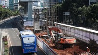 Salah satu penyebab perubahan proyeksi dikarenakan mengacu pada beberapa fenomena yang terjadi di dunia belakangan ini, seperti perang dagang, krisis ekonomi di Turki, dan perkembangan harga komoditas.