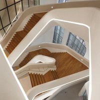 Dongdaemun Design Plaza bukan hanya sekadar tempat shopping. Bangunan dengan desain Instagramable ini juga memiliki area pameran seni, museum, dan taman ramah lingkungan. Foto: Dok. Visit Korea, MBC