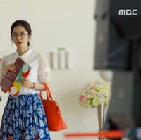 Dongdaemun Design Plaza merupakan salah satu destinasi favorit turis saat datang ke Korea Selatan. Apalagi jika turis tersebut penggemar drama Korea. Kawasan yang disebut sebagai kompleks multi-cultural ini pernah menjadi lokasi syuting sejumlah serial drama. Salah satunya serial Fated to Love You yang dibintangi Jang Na-ra. Kim Mi-Young yang diperankan Jang Na-ra bertemu dengan Daniel Pitt yang dibintangi Choi Jin-hyuk di pameran seni yang digelar di Dongdaemun Design Plaza. Foto: Dok. Visit Korea, MBC