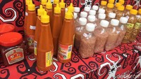 Sebelum pulang Anda bisa beli oleh-oleh makanan khas Pontianak. Kue bulan (pia) aneka isi dan berlapis serta sambal. Festival ini berakhir hari Minggu 16 Seotember, mampir yuk! Foto: detikfood