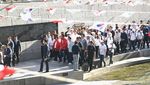 Berjaket Merah, Jokowi dan Iriana Blusukan ke Sungai Cheonggyecheon