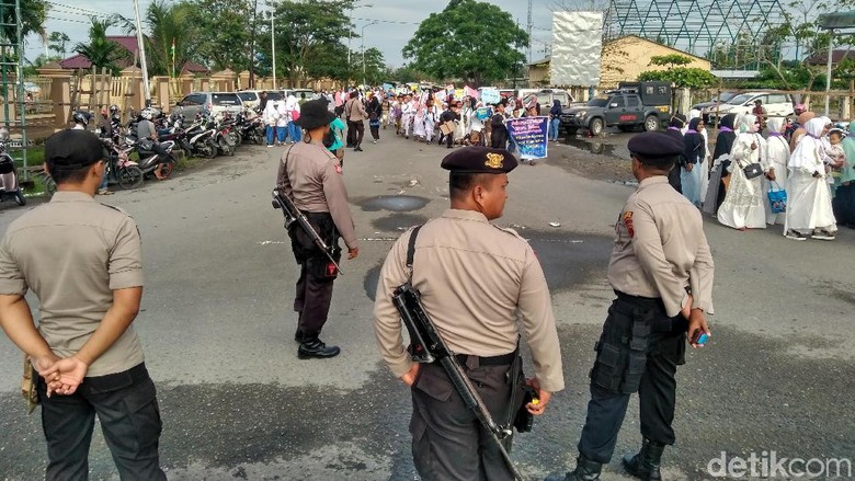 Dikawal Brimob, Umat Muslim di Timika Gelar Pawai 1 Muharam Dikawal Brimob, Umat Muslim di Timika Gelar Pawai 1 Muharam