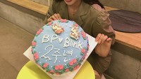 Kim Jennie lahir di Korea Selatan pada 16 Januari 1996. Ia tinggal di Auckland, Selandia Baru. Begitu mengikuti audisi dan masuk dalam YG Entertainment, ia kembali ke kampung halamannya.  Foto: Instagram @jennierubyjane