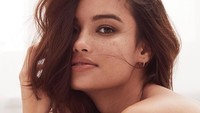 Inilah Kelsey Merrit, model Filipina pertama dalam sejarah Victorias Secret. Simpel sekaligus seksi, beginilah gaya liburan Kelsey. (kelseymerritt/Instagram)