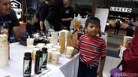 Para pengunjung terlihat antusias dengan kegiatan ini. Para barista pun terlihat sibuk tanpa henti meracik kopi andalannya. Foto: Danang Sugianto/detikFinance