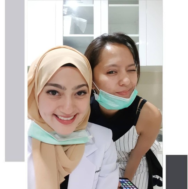 Sosok Sarah Gardie sempat menjadi viral karena dirinya diketahui sebagai dokter gigi langganan para selebriti mulai dari Lala Karmela, Nino Ran hingga Vidi Aldiano. Foto: Dok. Instagram @sarahgadrie