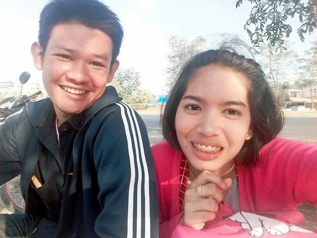 Wanita asal Thailand yang bernama Attitaya Chumkeaw ini tetap setia pada Pooh Chokchai Kaew meski kini wajah sang pacar jadi rusak karena menderita penyakit ganas. Foto: Dok. Facebook Atittaya Chumkeaw