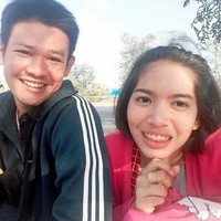 Wanita asal Thailand yang bernama Attitaya Chumkeaw ini tetap setia pada Pooh Chokchai Kaew meski kini wajah sang pacar jadi rusak karena menderita penyakit ganas. Foto: Dok. Facebook Atittaya Chumkeaw