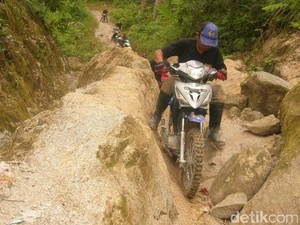 5 Penderitaan Warga Rampi, Protes Jalan Berujung Sindiran Gubernur ASS