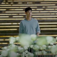 Bagi kamu yang sudah menonton serial fenomenal My Love From The Star atau You Who Came From the Starts pasti familiar dengan kebun bunga yang cantik ini. Sang bintang utama Kim Soo-hyun pernah syuting di kebun bunga yang juga bagian dari Dongdaemun Design Plaza ini. Foto: Dok. Visit Korea, MBC