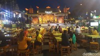 Festival Kuliner Serpong kali ini menampilkan kuliner Kalimantan dengan tajuk ‘Pesona Bumi Borneo’. Ada lebih dari 100 tenant dengan beragam makanan.Foto: detikfood