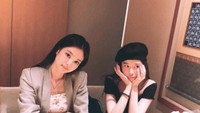 We ate too much,  tulis wanita yang pernah mendapat kado spesial dari salah satu fansnya. Pasalnya fansnya mengucapkan selamat ulang lewat video yang ditayangkan di billboard Time Square, New Year dengan merogoh kocek sebesar Rp 4 miliar.  Foto: Instagram @jennierubyjane