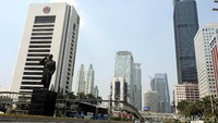 Jalanan terlihat bersih.