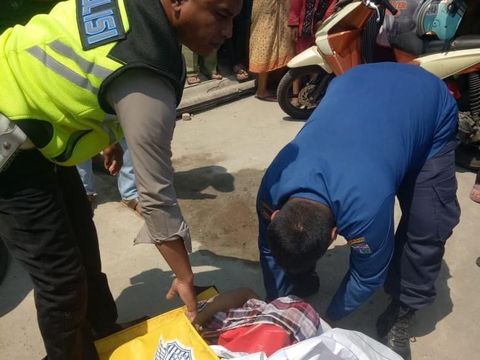 Pemotor tewas di TKP.