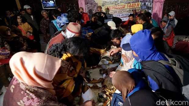 Merajuk untuk Meluruhkan Ibu Gunung yang Sedang Ngambek