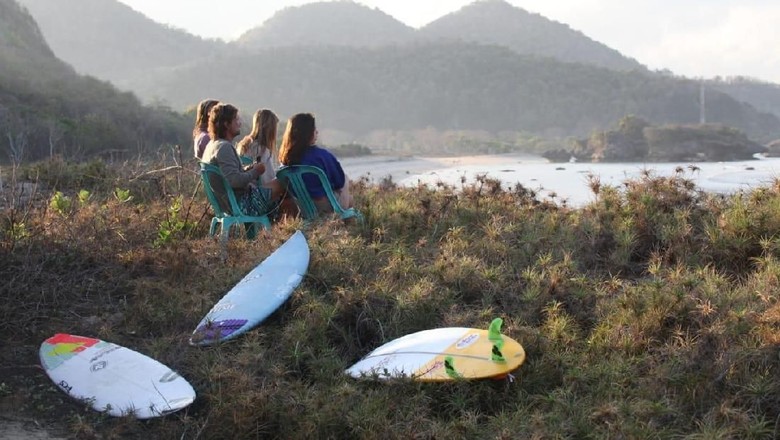 Surfing di Indonesia (Dok. Kemenpar) Surfing di Indonesia (Dok. Kemenpar)
