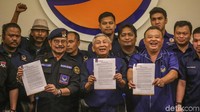 Keterangan pers tersebut menanggapi pernyataan Rizal Ramli di media massa yang mengatakan Presiden Jokowi tak berani menegur Mendag Enggartiasto Lukita karena takut dengan Surya Paloh.