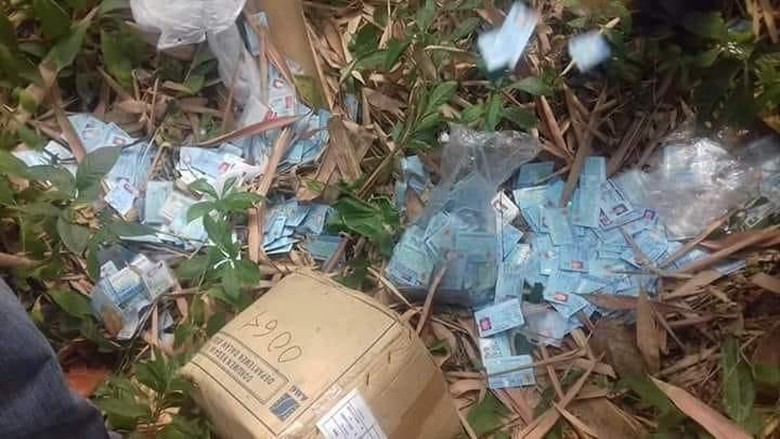 Warga Serang Temukan 2.800 e-KTP di Semak Belukar Warga Serang Temukan 2.800 e-KTP di Semak Belukar