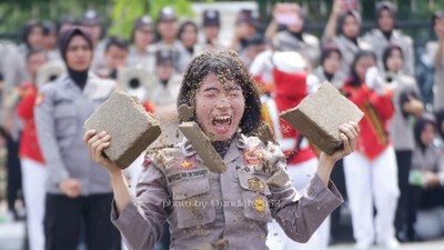 Aksi Silat Polwan Imut Marselina Oktavianti, Yuk Contoh Olahraganya!