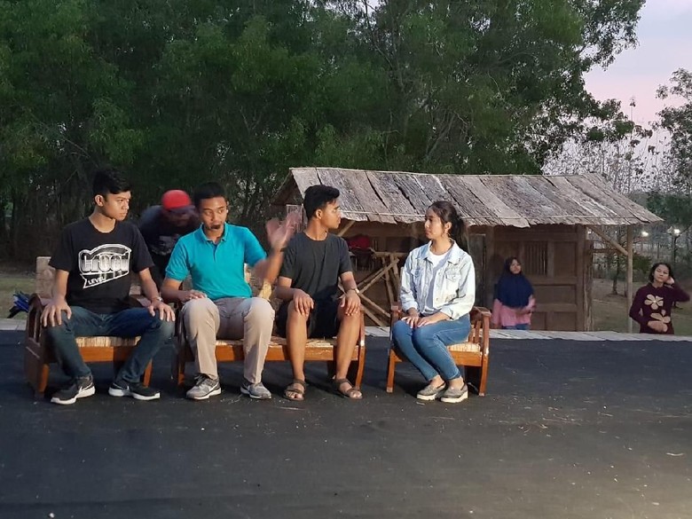 Foto: Gladi kotor para pemain teater Bumi Manusia (Arif Syaefudin/detikHOT)) Foto: Gladi kotor para pemain teater Bumi Manusia (Arif Syaefudin/detikHOT))