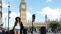 Saat ke Ingris, jangan lupa berfoto dengan latar Big Ben seperti Kelsey ya! (kelseymerritt/Instagram)