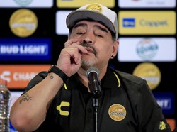 Diego Maradona diperkenalkan secara resmi sebagai pelatih baru Dorados, klub divisi dua Liga Meksiko yang terletak di kota Culiacan. (Carlos Ramirez/Getty Images)