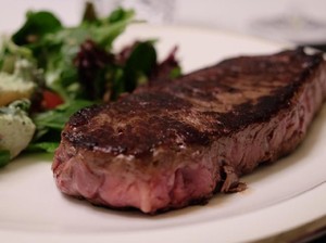 Asyiknya Mengunjungi Peternakan Sapi dan Mencicipi Daging Wagyu 5+