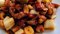 Sederhana namun tetap menggoda selera, hidangan Kung Pao Chicken buatan @thaitentic ini cocok disantap dengan nasi putih hangat.