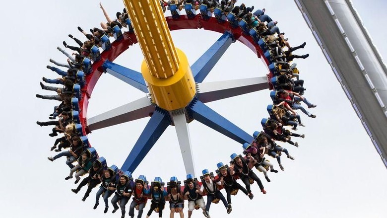 Wahana pendulum di Amerika Serikat (Six Flags) Wahana pendulum di Amerika Serikat (Six Flags)