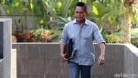 Komisi Pemberantasan Korupsi (KPK) kembali memanggil mantan bos Mugi Reksa Abadi (MRA) Group Soetikno Soedarjo dalam pemeriksaan kasus dugaan suap pengadaan pesawat dan mesin pesawat Rolls Royce Garuda Indonesia.